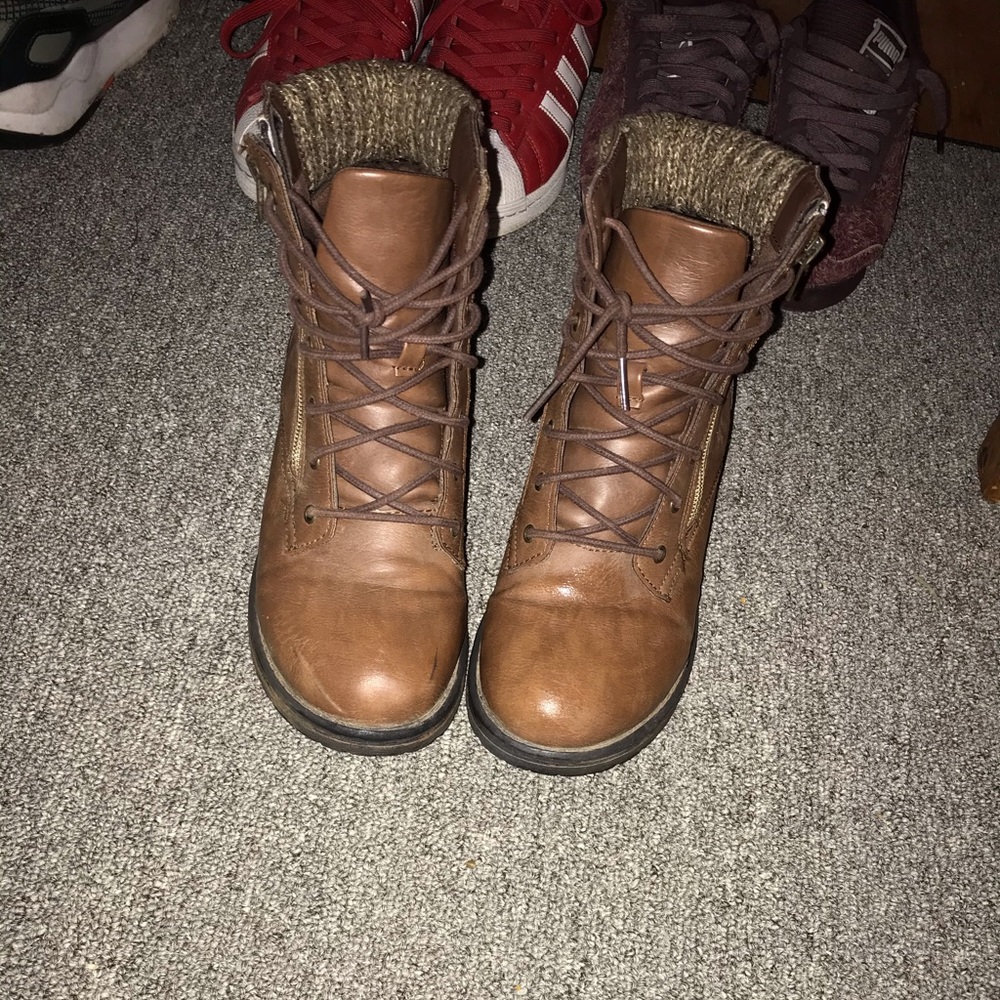 Low combat boots